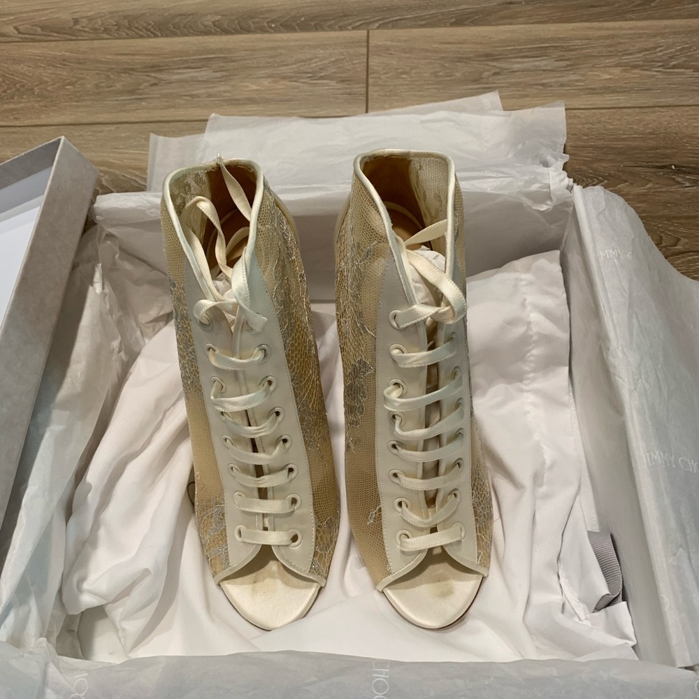 Jimmy Choo Freya lace bootie size 39.5 $1050 white ivory 9.5